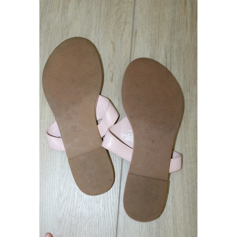 Tory Burch Benton Seashell Pink Leather Thong Logo Sandals Gold Medallion 7.5M